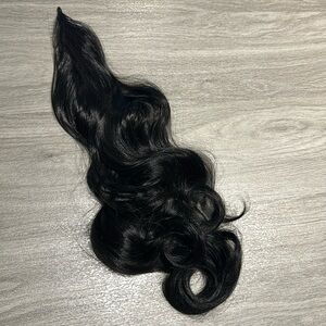 NWT 25” Synthetic Long Wrap Around Pony Tail Hair Extension- Natural Curl, 1B